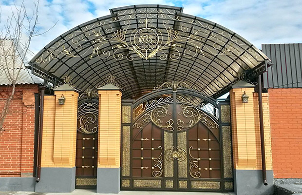 Купить или заказать ворота для дома с навесом - стильные и надежные решения для вашего участка в Белореченске от 43037 руб | ВоротМастер-Блч